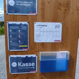 Wohnmobilstellplatz: Gäste-Informationstafel - Luchsingen beim Bahnhof