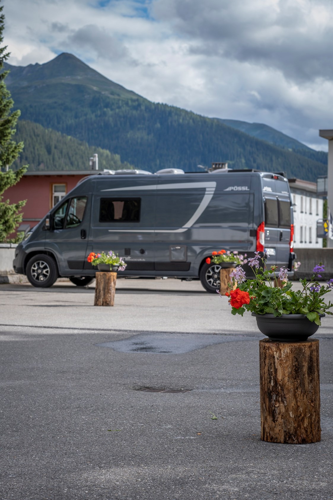 Wohnmobilstellplatz: Pössel Bus Sunstar Camping Stellplatz Davos - Sunstar Camping Stellplatz Davos