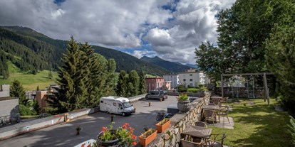Reisemobilstellplatz - Hunde erlaubt: Hunde erlaubt - Graubünden - Stellplatz von oben - Sunstar Camping Stellplatz Davos