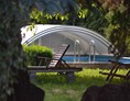 Wohnmobilstellplatz: Der Pool mit Liege. - Naturhof Camping