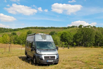 Wohnmobilstellplatz: Blick auf die Radebeuler Weinberge - Stellplatz bei Schloss Wackerbarth