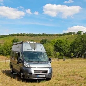 Wohnmobilstellplatz: Blick auf die Radebeuler Weinberge - Stellplatz bei Schloss Wackerbarth