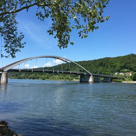 Wohnmobilstellplatz: Donaubrücke in Vilshofen  - Camper Stellplatz "VORMFELD"