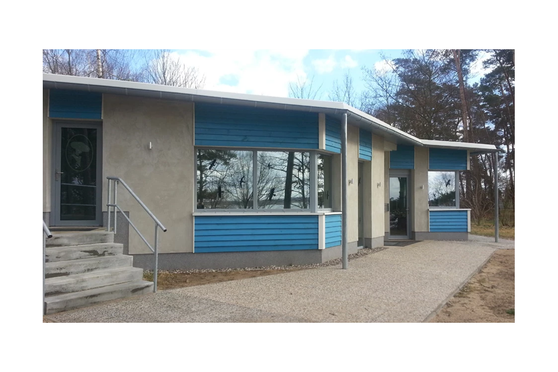 Wohnmobilstellplatz: Moderne Sanitäranlagen auf dem Campingplatz am See, Duschen inklusiv und ein Extra-Bad für Kinder. - Camping am See Alt Schwerin