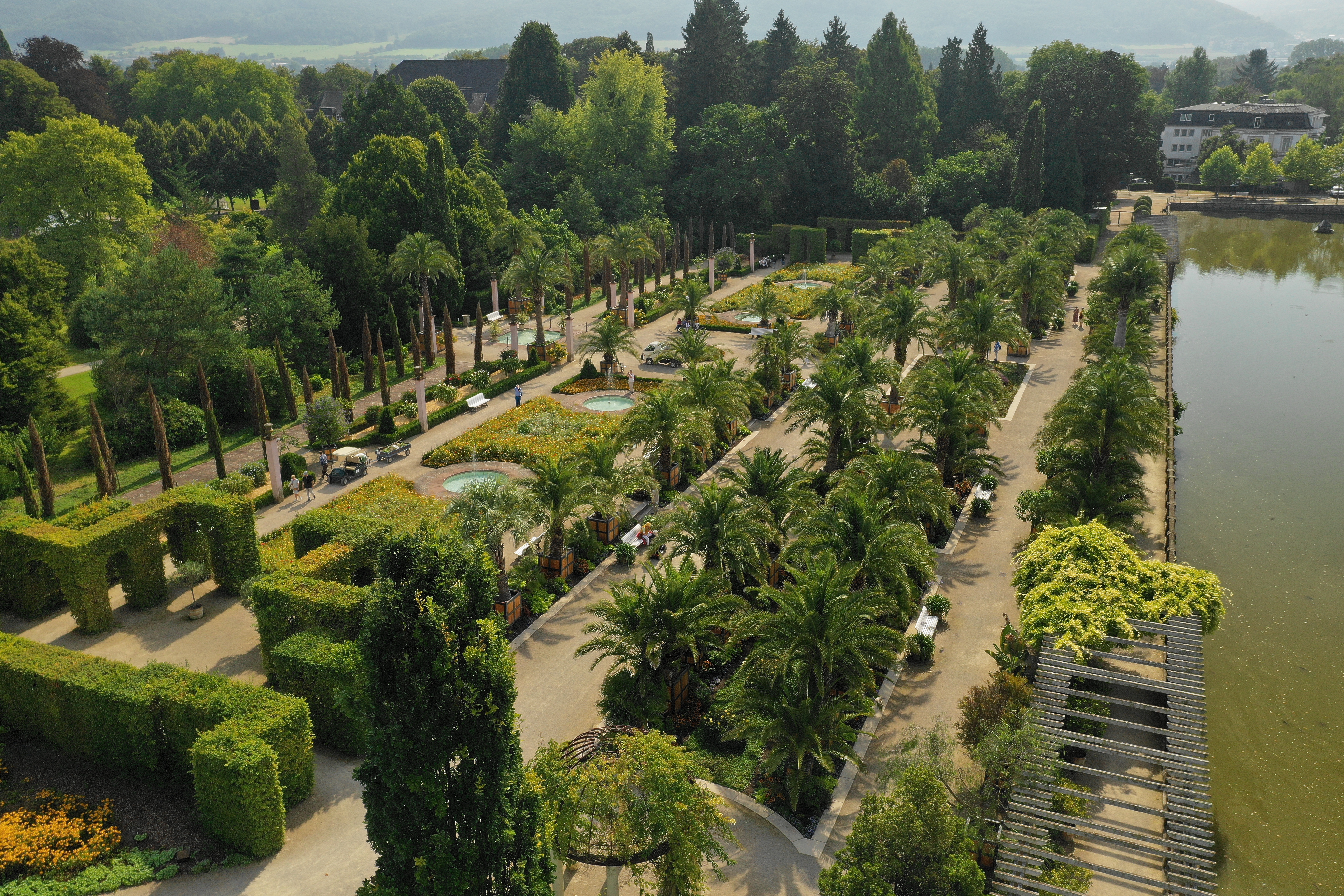 Reisemobilstellplatz: Freier Eintritt in Kurpark mit Palmengarten - Emmerauen Reisemobilhafen Bad Pyrmont 