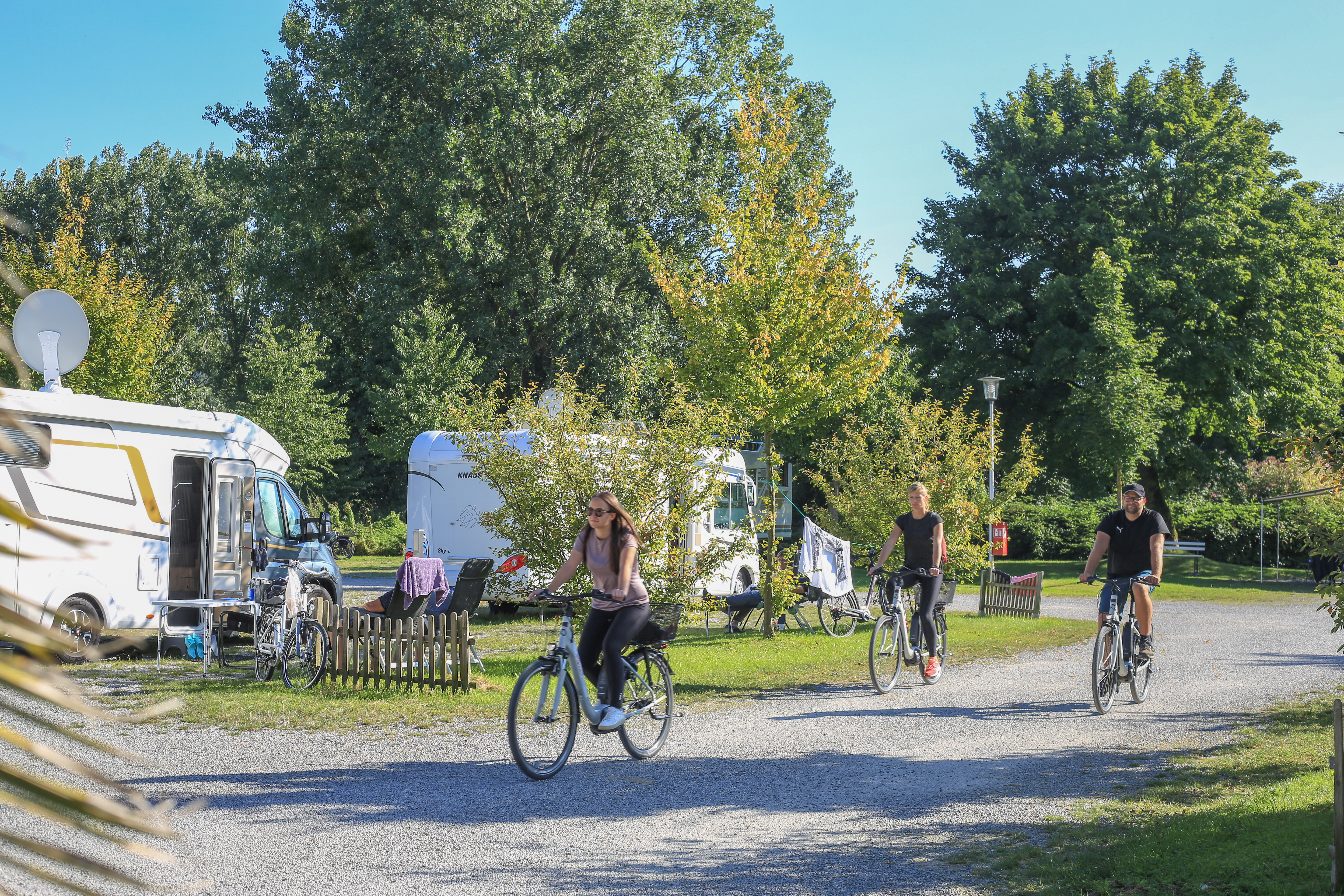 Reisemobilstellplatz - Marienmünster - Platzeinfahrt - Reisemobilhafen Bad Pyrmont in den Emmerauen