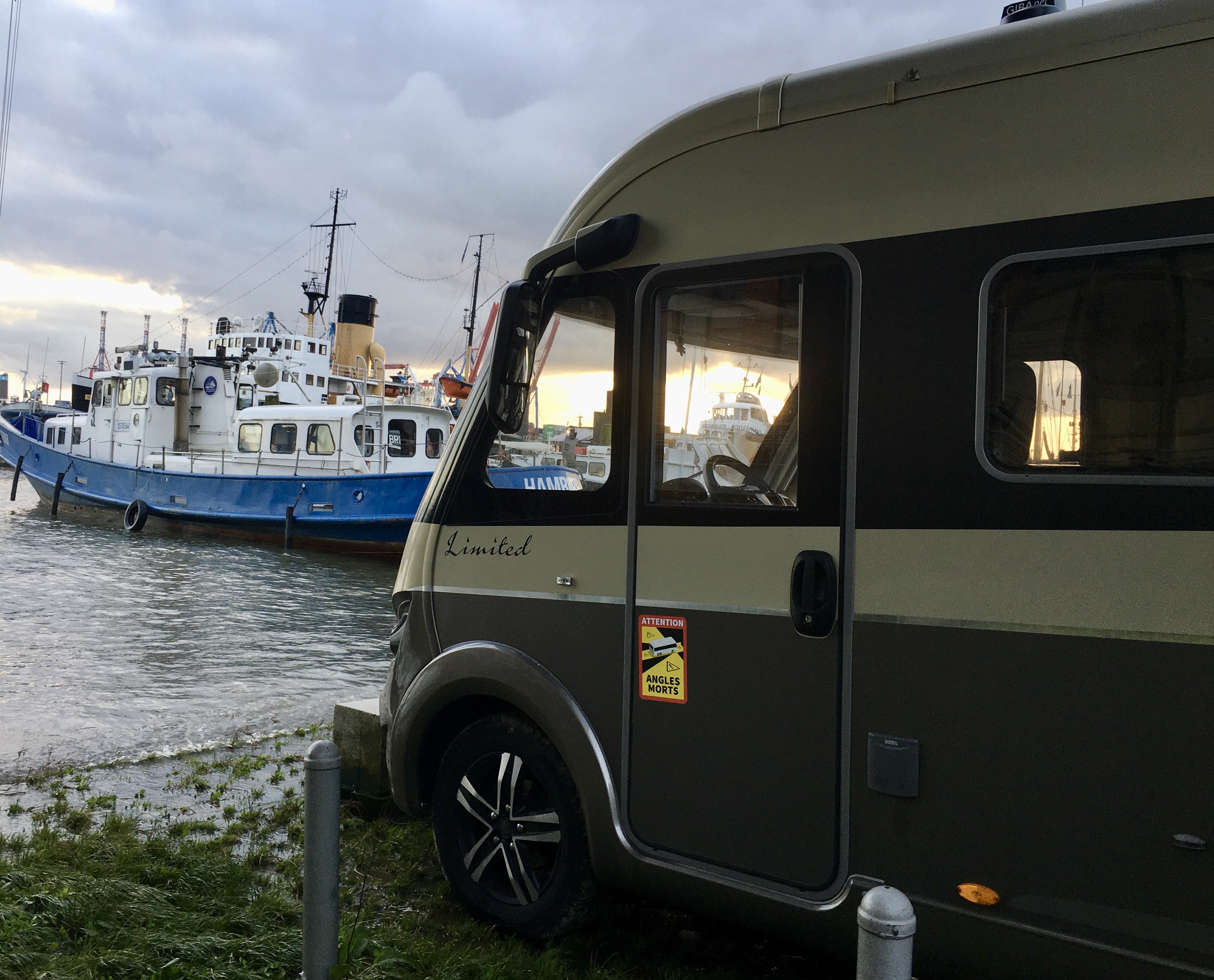 Wohnmobilstellplatz: Parkplatz am Museumshafen