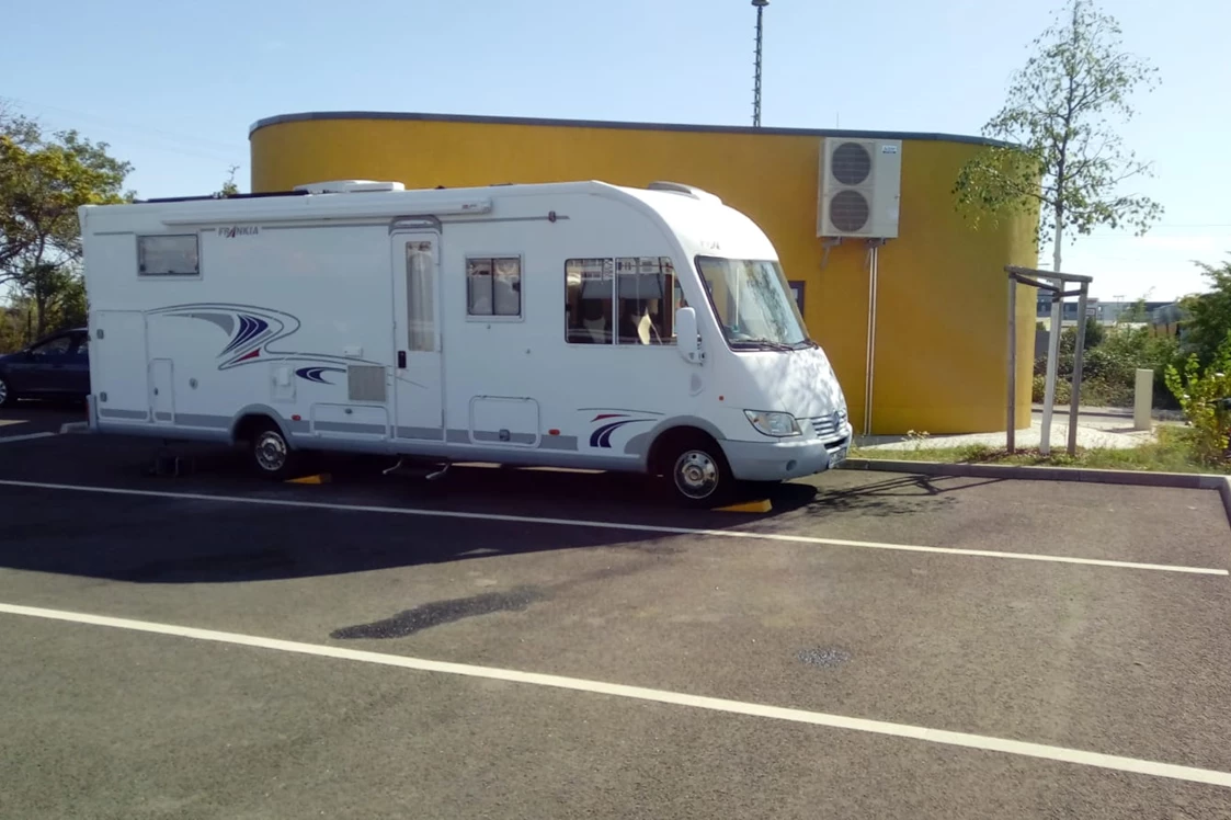 Wohnmobilstellplatz: Stellplatz Parken am Goldstück Leipzig