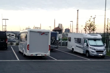 Wohnmobilstellplatz: Stellplatz Parken am Goldstück Leipzig