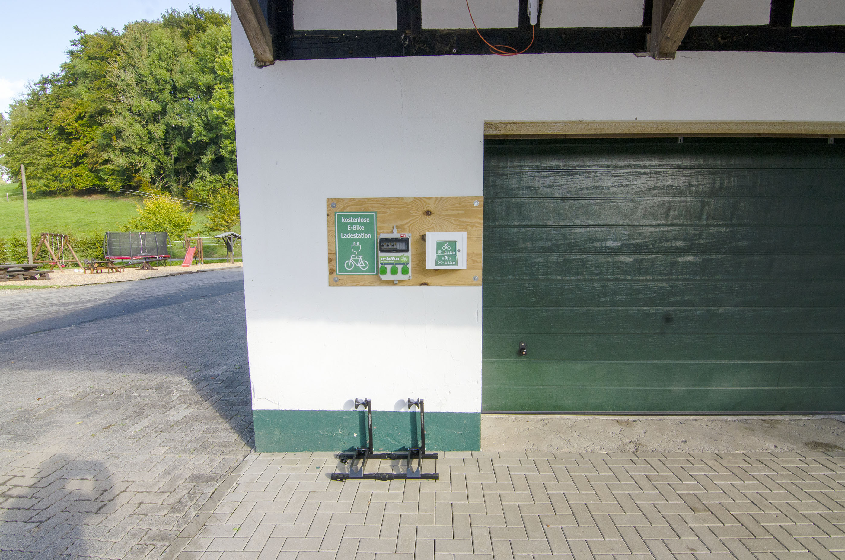 Wohnmobilstellplatz: E-Bike Ladestation - Wohnmobilstellplätze auf dem Ferienhof Verse im Sauerland.