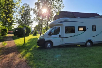 Wohnmobilstellplatz: Wohnmobilstellplatz und Fewo am Tierpark Tirica