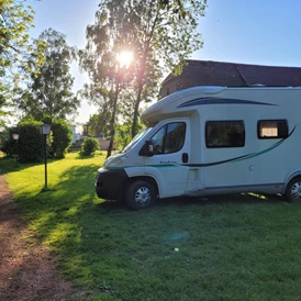 Wohnmobilstellplatz: Wohnmobilstellplatz und Fewo am Tierpark Tirica