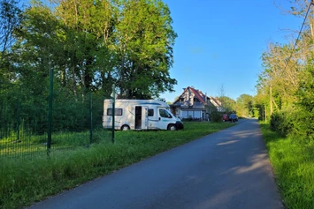 Wohnmobilstellplatz: Wohnmobilstellplatz und Fewo am Tierpark Tirica