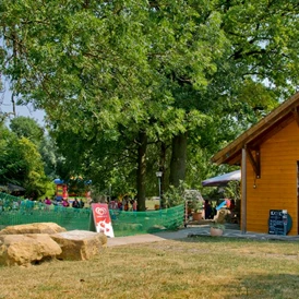 Wohnmobilstellplatz: Wohnmobilstellplatz und Fewo am Tierpark Tirica