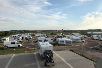 Wohnmobilstellplatz: Unsere großen Stellplätze  - Campingpark Erfurt