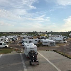 Wohnmobilstellplatz: Unsere großen Stellplätze  - Campingpark Erfurt