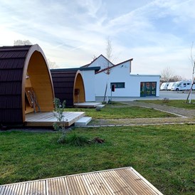 Wohnmobilstellplatz: Campinghütten für bis zu vier Personen  - Campingpark Erfurt