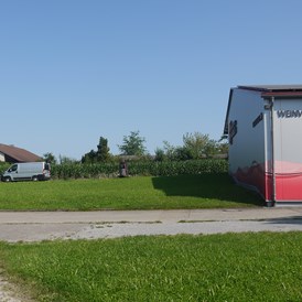 Wohnmobilstellplatz: Copyright: Tourismusgemeinschaft Marbach Bottwartal - Wohnmobilstellplätze an der Kelter bei den Weingärtner Marbach