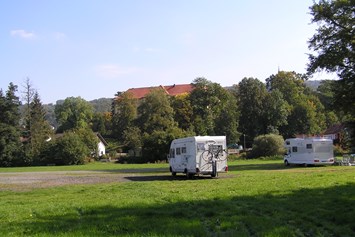 Wohnmobilstellplatz: Stellplatz mit Blick auf die Schlosskulisse - 36142 Tann (Rhön), Am Unsbach