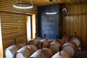 Wohnmobilstellplatz: Blick in den Rotweinkeller - Weingut Lother