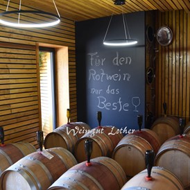 Wohnmobilstellplatz: Blick in den Rotweinkeller - Weingut Lother