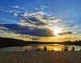 Wohnmobilstellplatz: Abendstimmung am Badestrand - Stellplatz Waldcamping Am Großsee