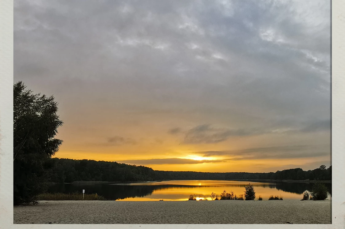 Wohnmobilstellplatz: Sonnenuntergang am Großsee - Stellplatz Waldcamping Am Großsee