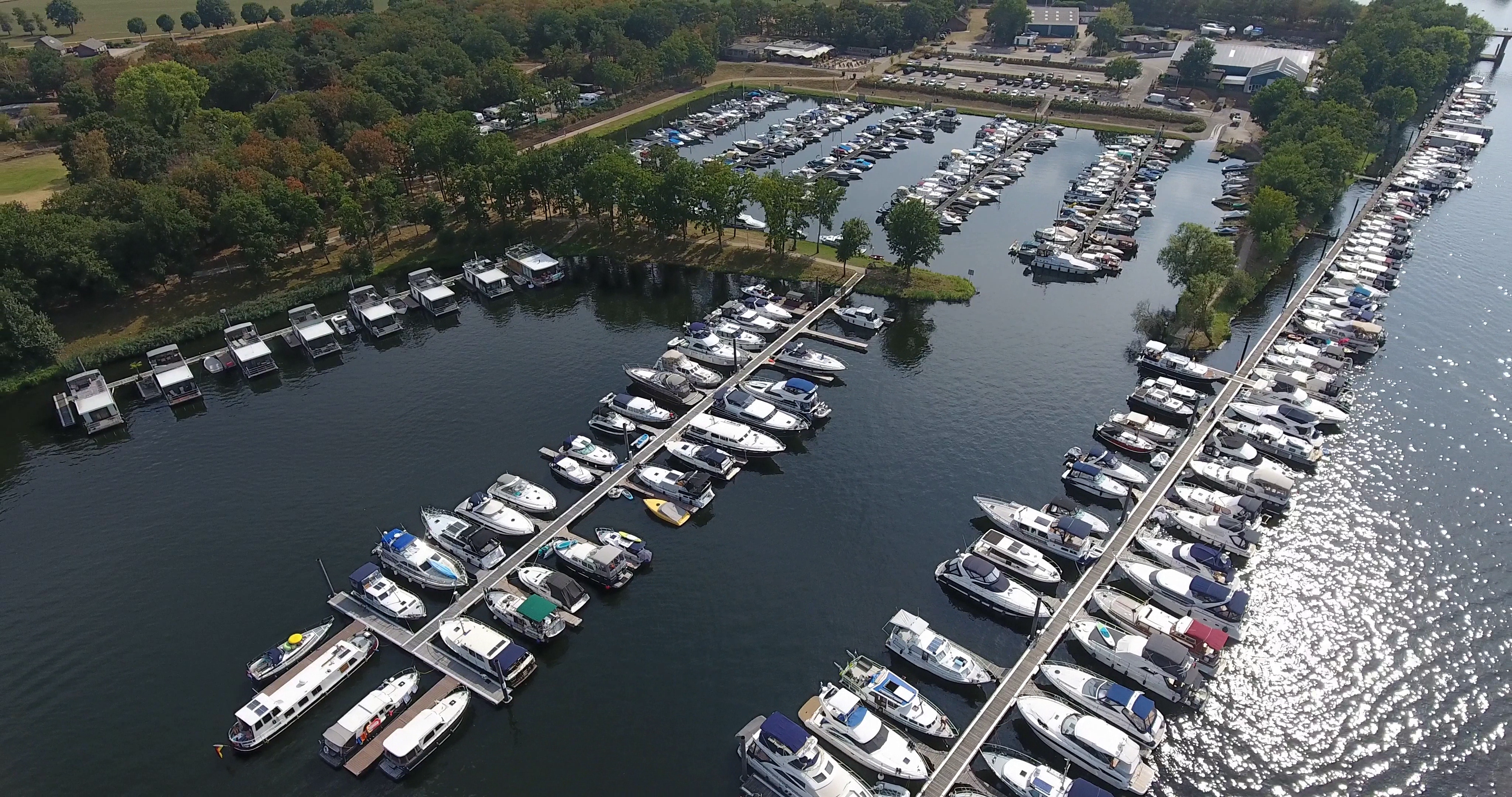 Reisemobilstellplatz - Niederlande - Jachthaven 't Leuken  - Wohnmobill Stellplatz Yachthafen 't Leuken