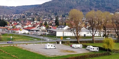 Posto auto camper - Hallenbad - Sensbachtal -  @ DREI AM MAIN - Wohnmobilstellplatz an der Martinsbrücke