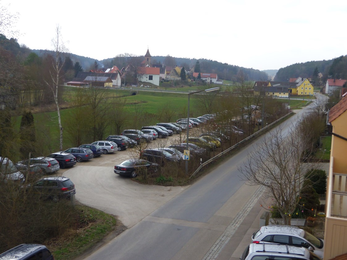 Wohnmobilstellplatz: Draufsicht Parkplatz im November - Veitsaurach, kleines Aurachtal, nähe Schwabach