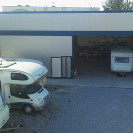 Wohnmobilstellplatz: Unsere Werkstatt. Hier koennen alle Reparaturen und Instandsetzung  - Camper Stop & Service Station Thessaloniki Zampetas