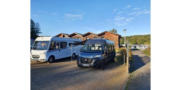 Reisemobilstellplatz - Wohnwagen erlaubt - Stuer - Stellplatz zwischen den Seen