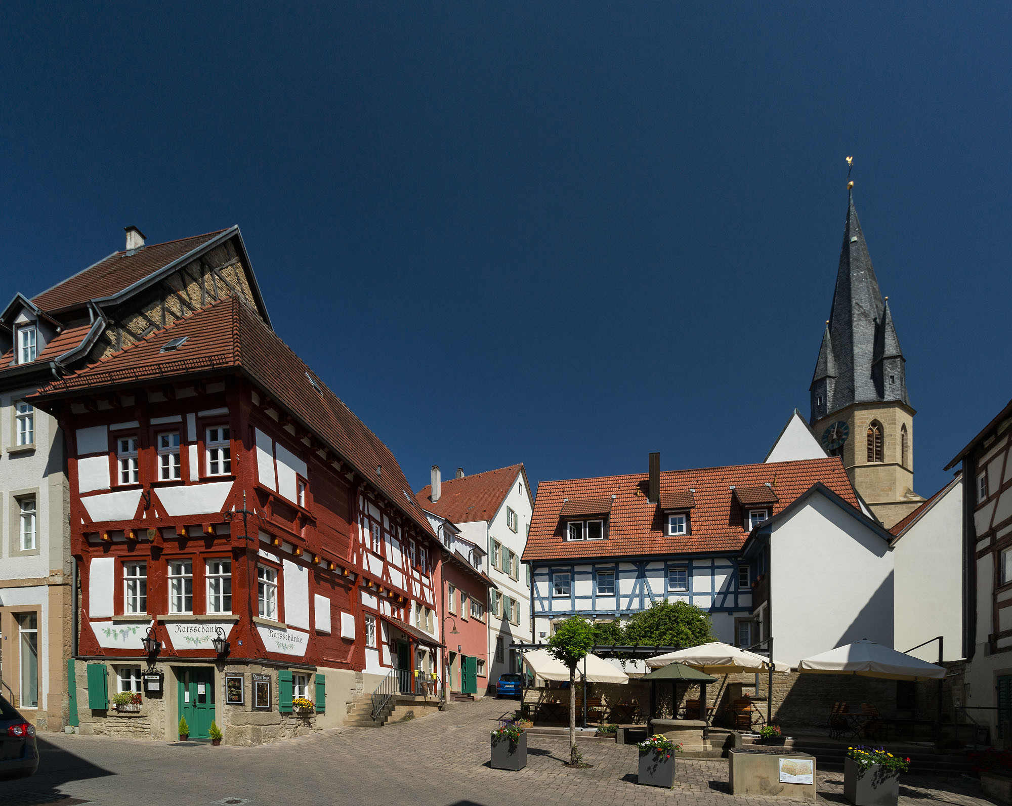 área camper - Eppingen - Mittelalterlicher Marktplatz von Eppingen
Foto Stadt Eppingen, Thunert - Wohnmobilhalt an der Hilsbach