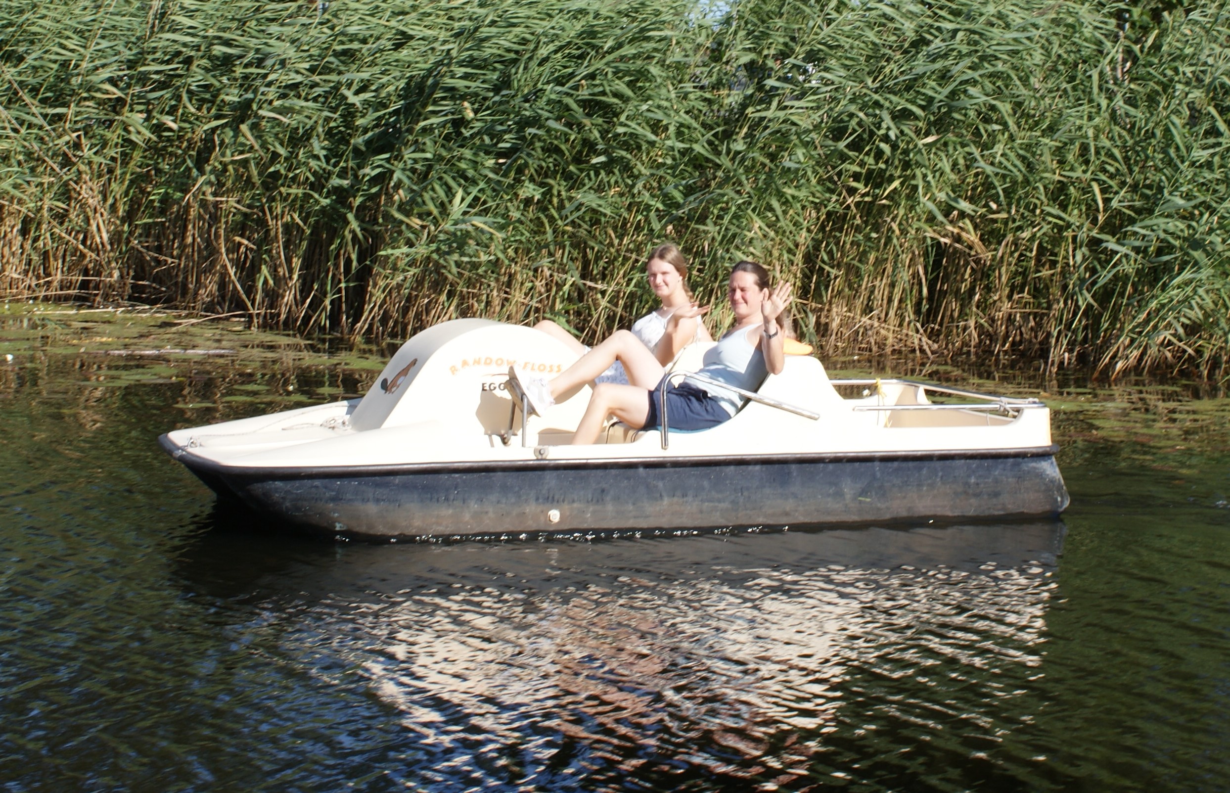 Wohnmobilstellplatz: Tretboot - Randow-Floß Camp