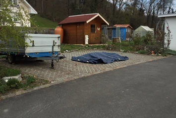 Wohnmobilstellplatz: Sauna, davor möglicher Stellplatz - Hallwilerseeausblick