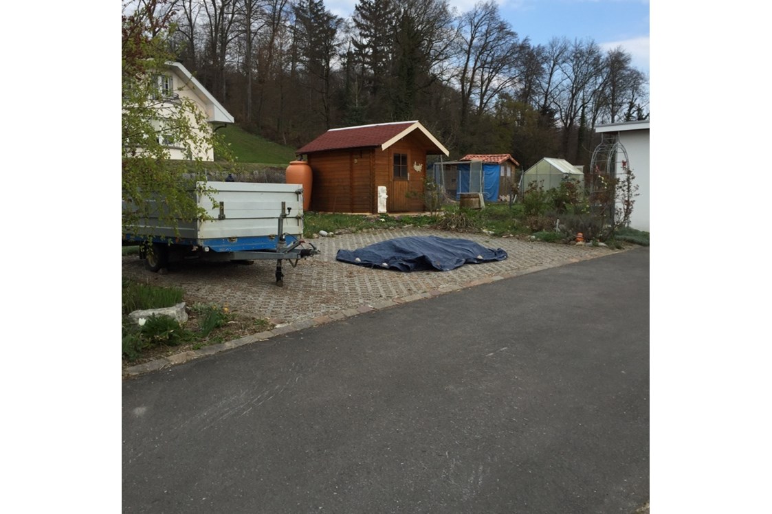 Wohnmobilstellplatz: Sauna, davor möglicher Stellplatz - Hallwilerseeausblick