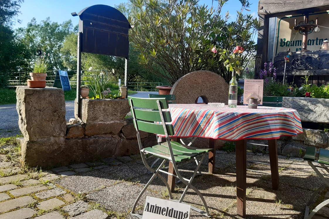 Wohnmobilstellplatz: Biergarten an der Rezeption - Camping-Stellplatz Hofmühle