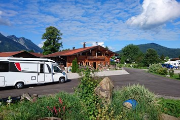 Wohnmobilstellplatz: Rezeption mit Entsorgungsstelle  - Camping Lindlbauer Inzell