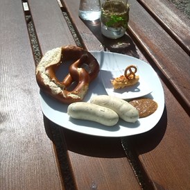 Wohnmobilstellplatz: Jeden 1. Sonntag im Monat unser leckeres Weißwurstfrühstück. - Wohnmobilpark Schwarzach"Am Wildpark"