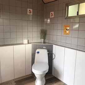 Wohnmobilstellplatz: Dusch-u. WC-Bereich - Womo Stellplatz Friesenhof Wieratal