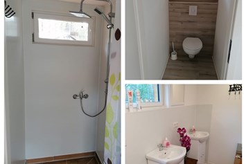 Wohnmobilstellplatz: Sanitärhaus mit 2 WCs, je 2 Dusch- und Waschmöglichkeiten - Kastavenwald
