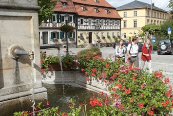 Wohnmobilstellplatz: Historischer Marktplatz Hofheim i. UFr.
cc: Tourismusverband Haßberge/A.Hub - Wohnmobilstellplatz Hofheim i. Unterfranken