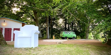 Reisemobilstellplatz - Wohnwagen erlaubt - Region Schwerin - Im Gutspark an der Warnow 