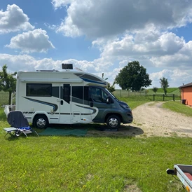 Wohnmobilstellplatz: Stellplatz in Ostthüringen auf dem Land, an der Tischlerei