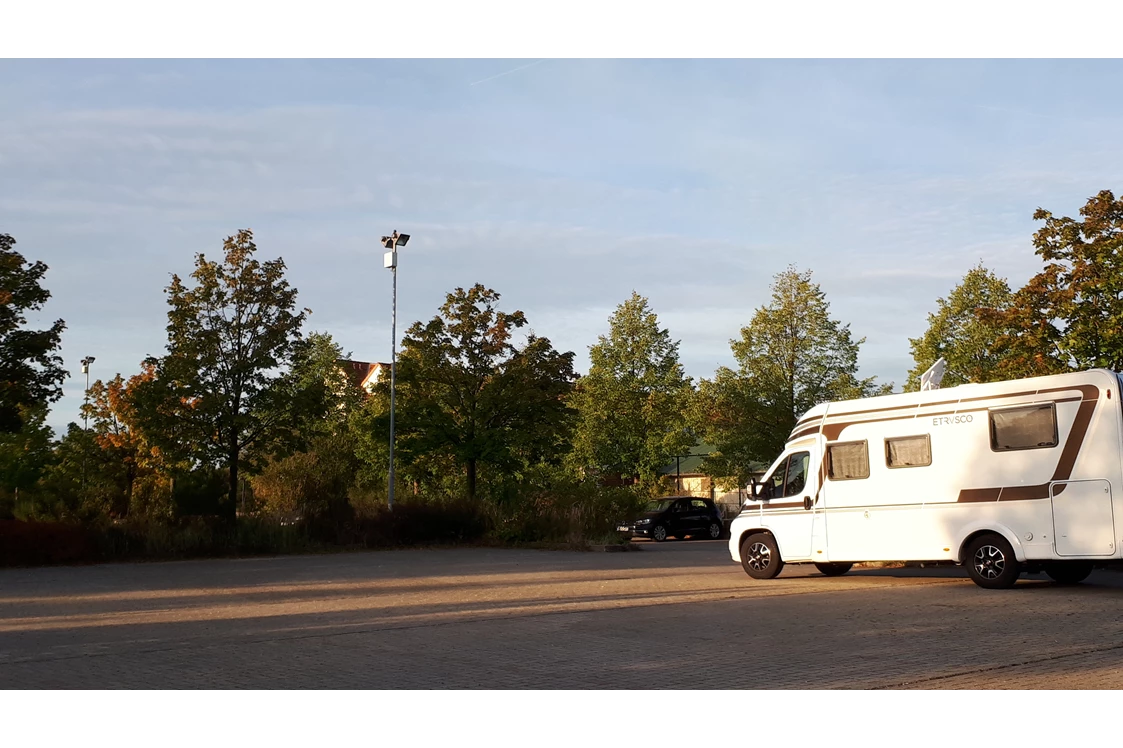 Wohnmobilstellplatz: Stellplatz am Hotel Sportwelt Radeberg - Parkplatz am Hotel Sportwelt