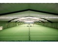 Wohnmobilstellplatz: Sportanlage (Tennis, Badminton, Squash) - Parkplatz am Hotel Sportwelt
