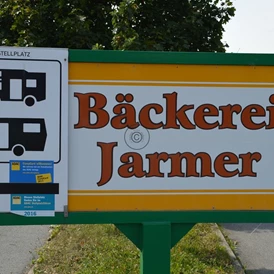 Wohnmobilstellplatz: Bäckerei Jarmer