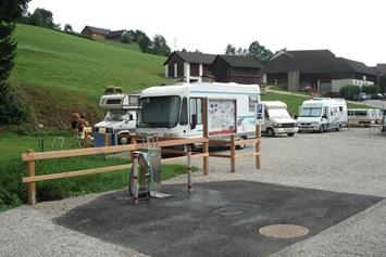 Wohnmobilstellplatz: Wohnmobilstellplatz am Badesee Waldhausen - Parkplatz Badesee