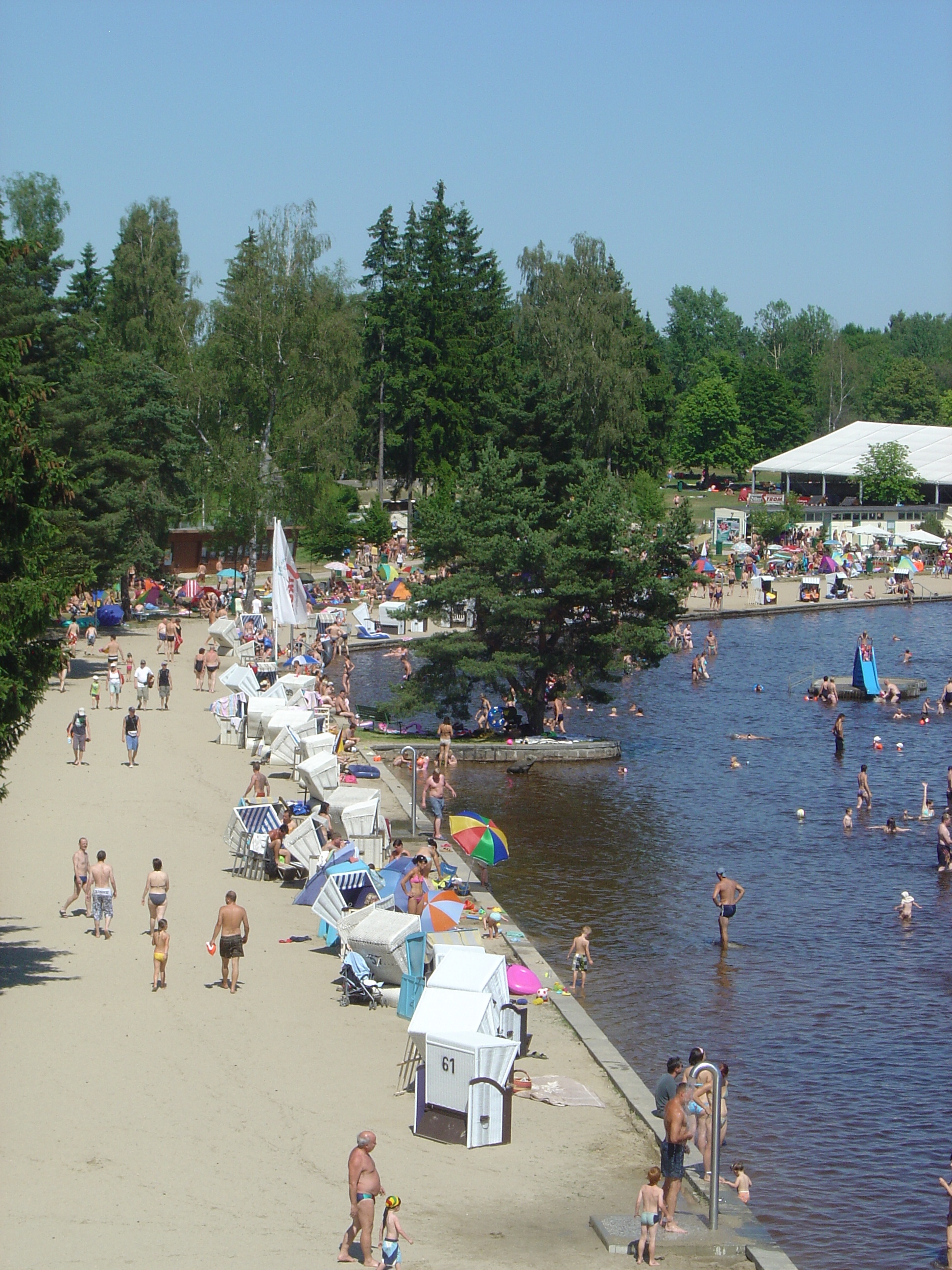 Reisemobilstellplatz - Duschen - Erzgebirge - Beschreibungstext für das Bild - Am Strandbad Filzteich