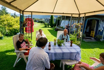 Wohnmobilstellplatz: Ferienbauernhof Bräuhauser